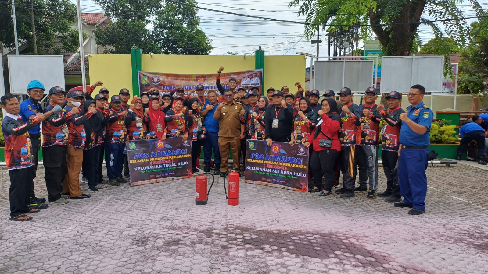 Dinas Pemadam Kebakaran dan Penyelamatan Kota Medan melakukan Pembentukan dan pembinaan relawan pemadam kebakaran(Redkar) di Aula Kantor Camat Medan Perjuangan pada Selasa (31/10)